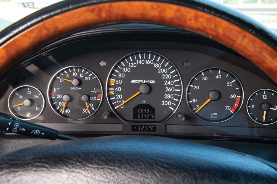 Панель приборов Mercedes-Benz SL73 AMG (W129.076) 1999 года  (фото 14 из 20)